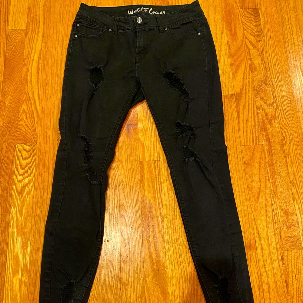 Black ripped skinny jeans